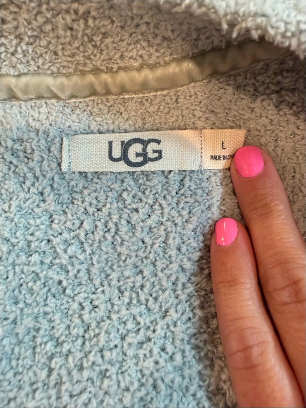 UGG Cozy Light Gray Button-Up Cardigan Sweater Size Large - Picture 3 of 4